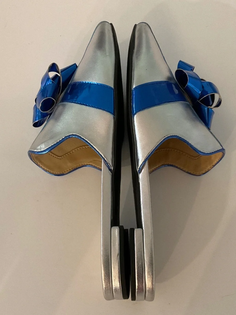 KATY PERRY The Stephanie Mule Metallic Silver Blue Bow Size 6 NWOT - Picture 4 of 9